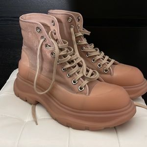 Alexander MvQueen rare Pink mesh trend slick top boots